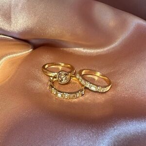 Elegant Artistic Inlaid Crystal Gold Plated Ring with Textured Bands